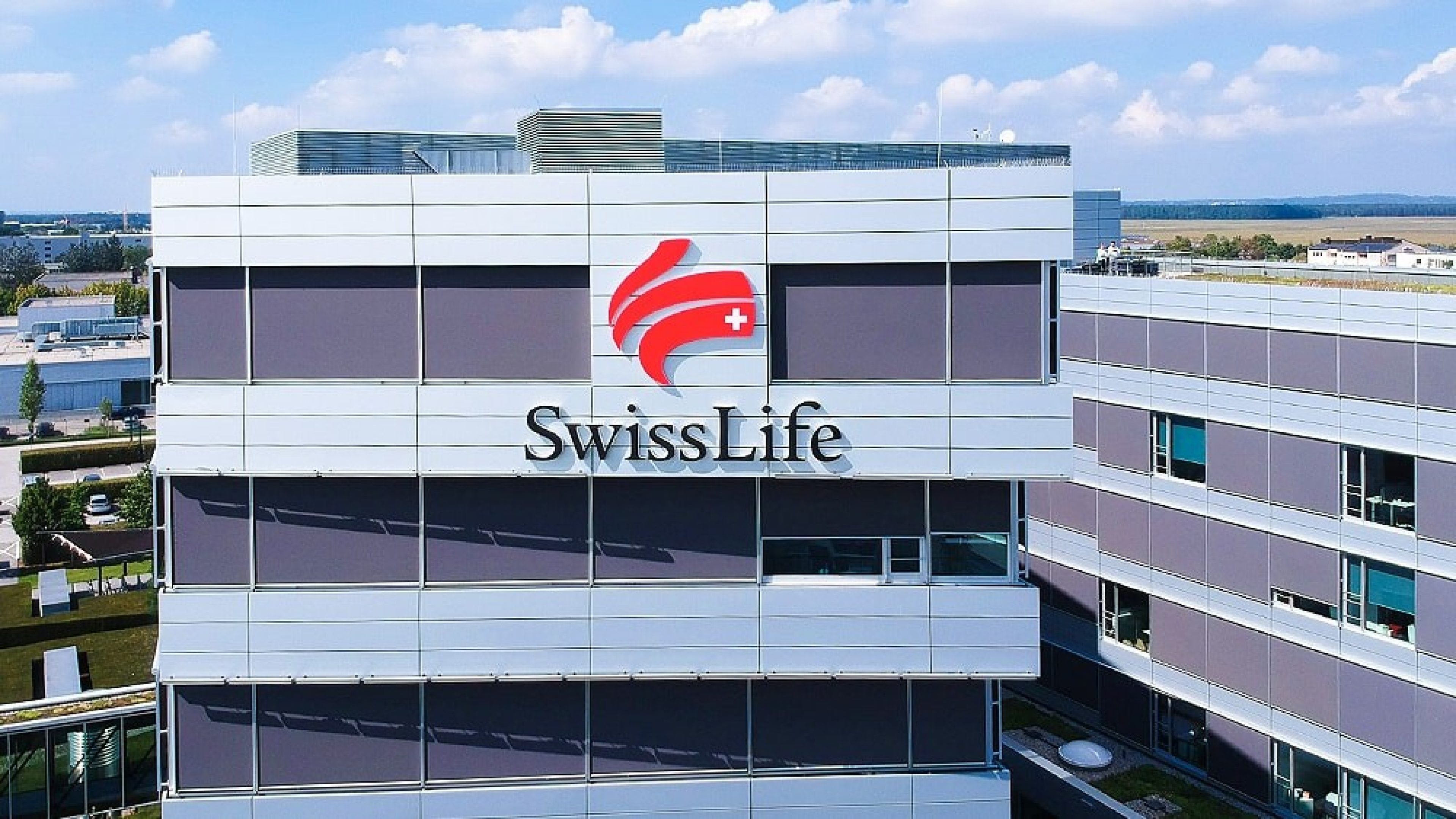 Swiss Life Fahnen vor Gebäude