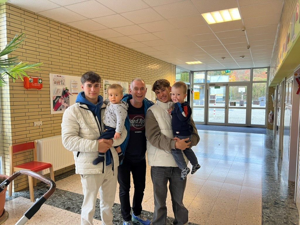 Foto von Andreas Pfeffer und seinen vier Söhnen