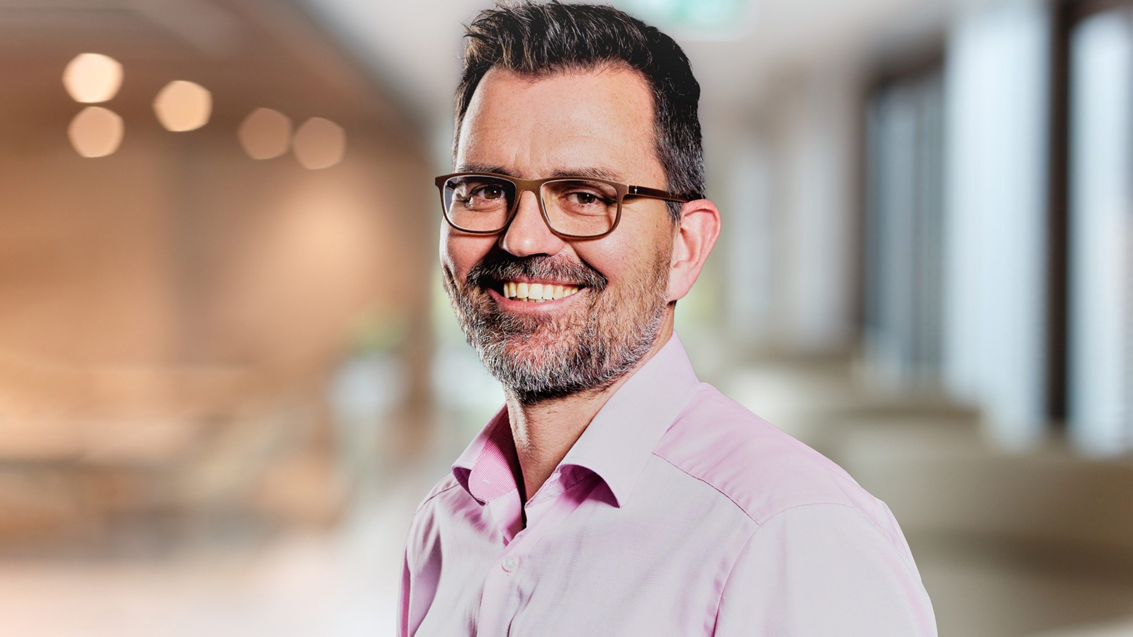 Portrait Gerrit Baur Pressesprecher Produkte Lebensversicherung Swiss Life Deutschland