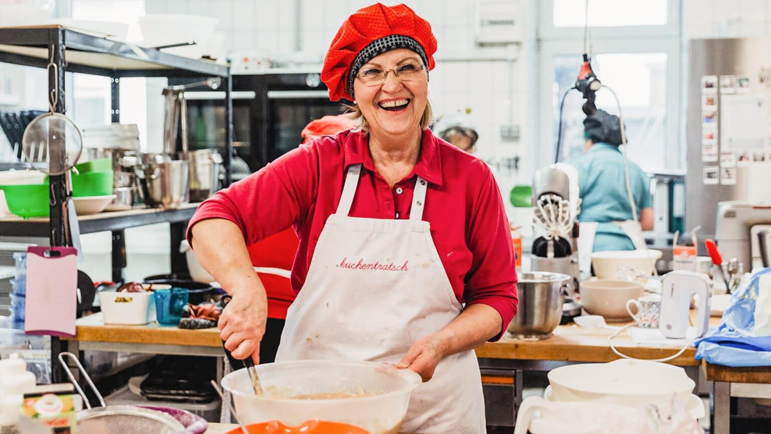 Nicht einsam im Alter, sondern mit einer Aufgabe: Eine Oma lebt ihre Backleidenschaft im Start-up aus.